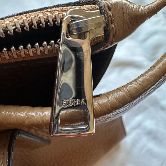 Furla leather shoulder bag - Picture 8 of 13